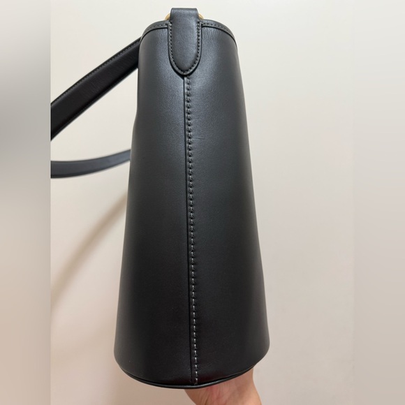 Coach Dakota Bucket bag GUC - Picture 5 of 7